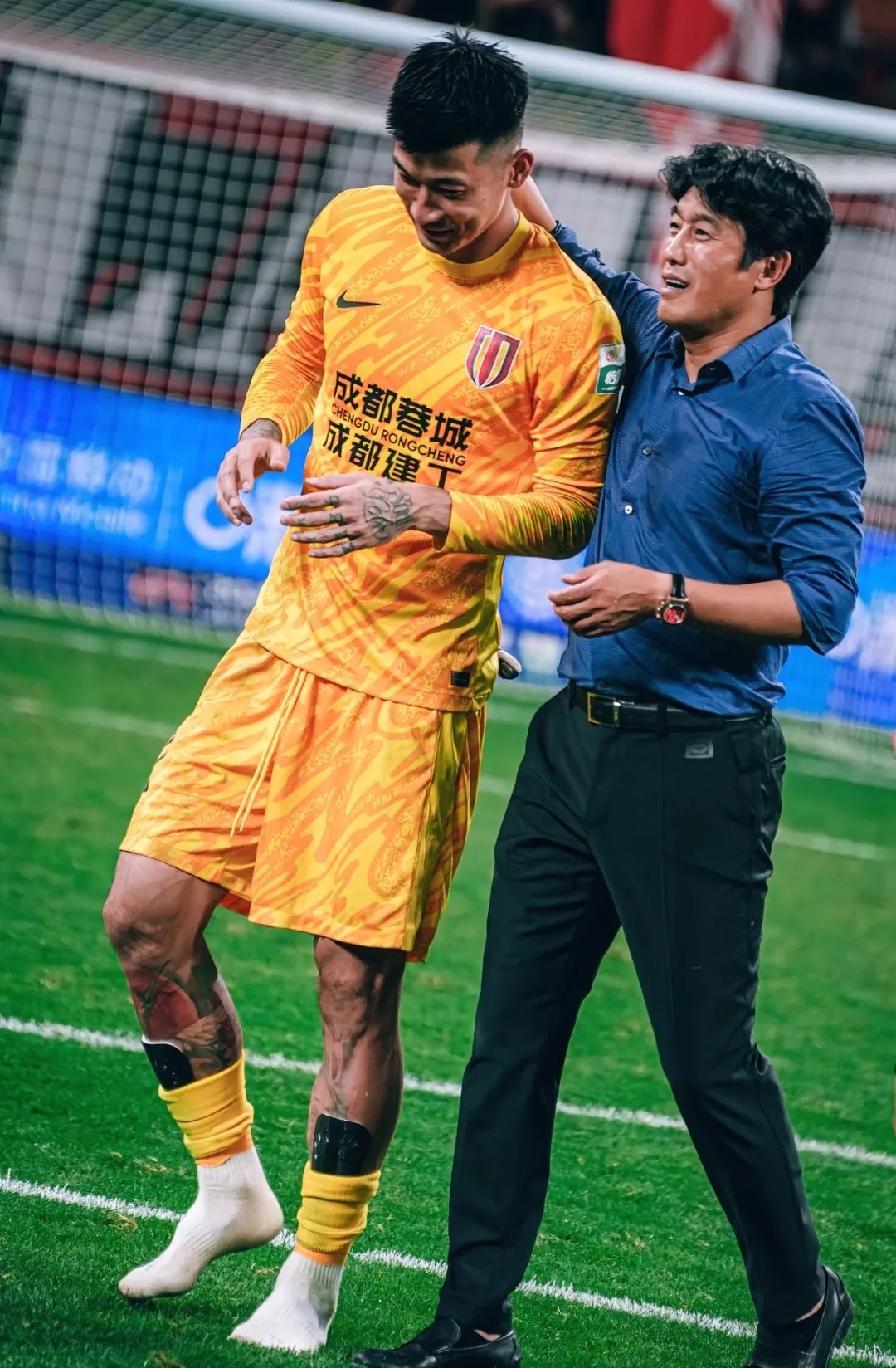 意甲倒计时;成都蓉城赛后队长鼓劲;细节引发关注;信心回归;资深球员宣示担当的简单介绍 意甲倒计时;成都蓉城赛后队长鼓劲;细节引发关注;信心回归;资深球员宣示担当的简单介绍