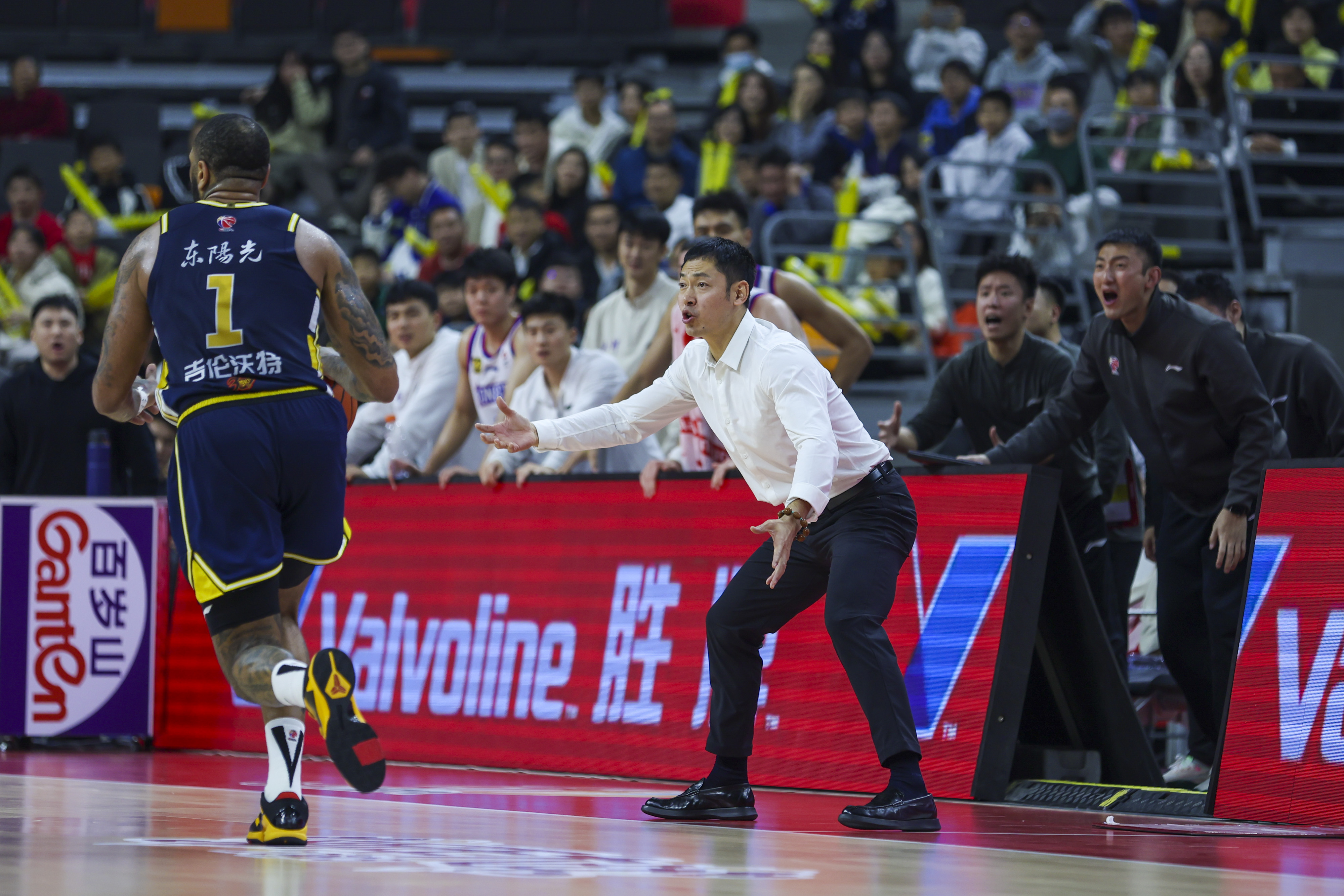 清晨芝加哥公牛更衣室发声:CBA常规赛节点到来,管理层满意,阵容厚度经受考验的简单介绍 清晨芝加哥公牛更衣室发声:CBA常规赛节点到来,管理层满意,阵容厚度经受考验的简单介绍