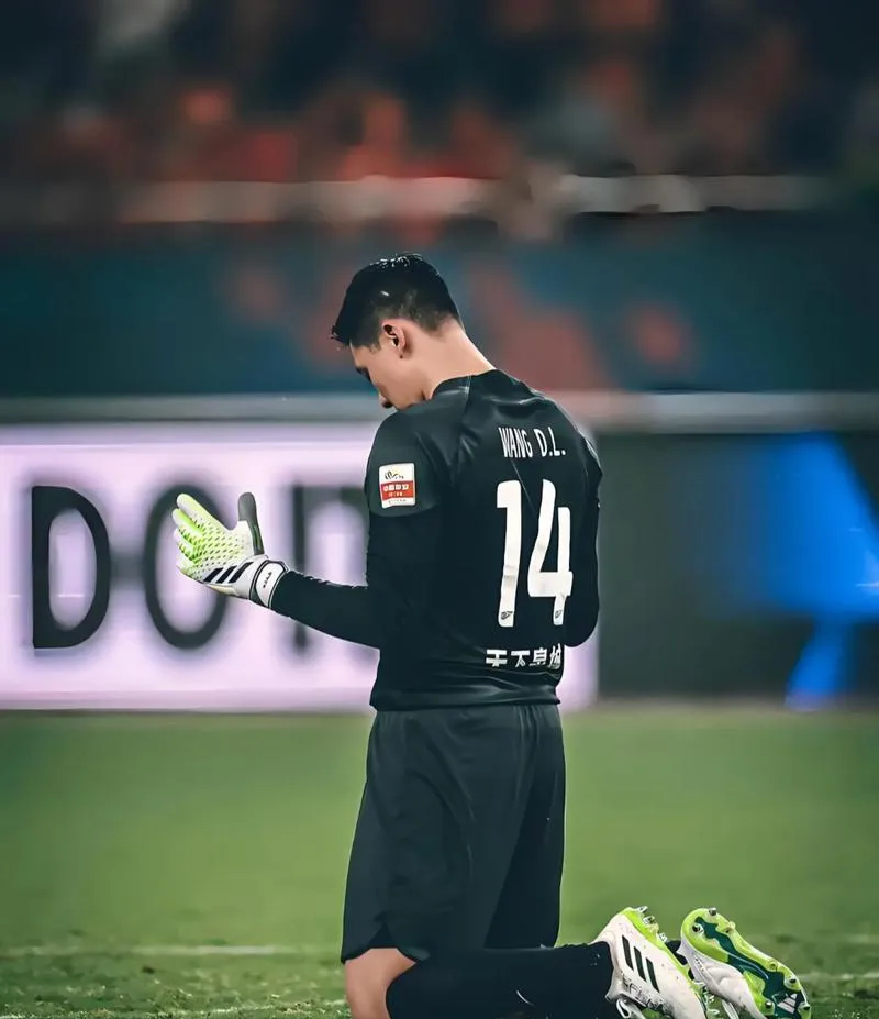 ayx-包含上海申花今晨更衣室发声，志在社区盾名次提升，赛场秩序良好，阵容厚度经受考验的词条-ayx