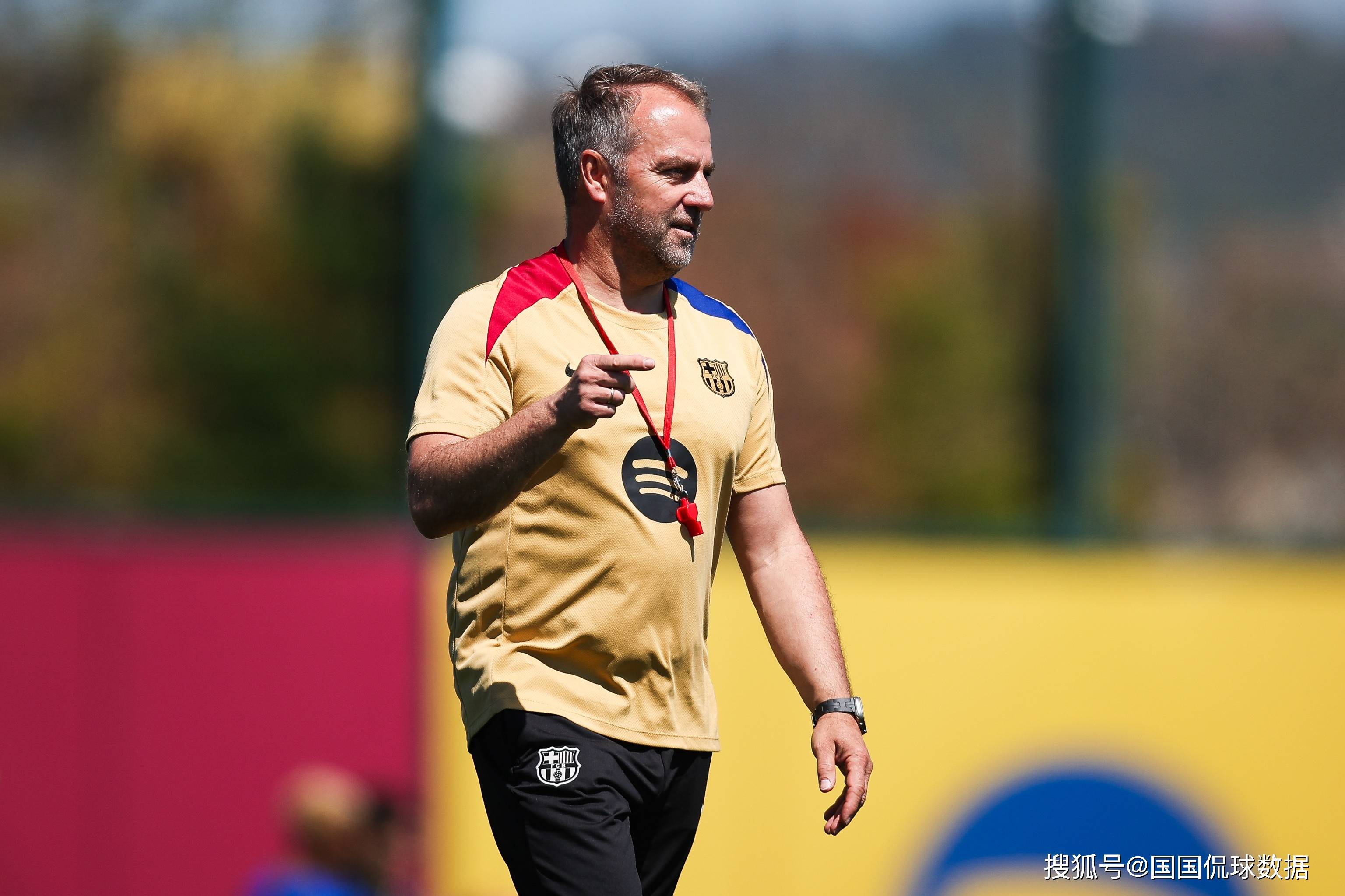 包含巴塞罗那今晚复出首秀，志在欧冠名次提升，质疑声仍在，轮换策略成焦点的词条
