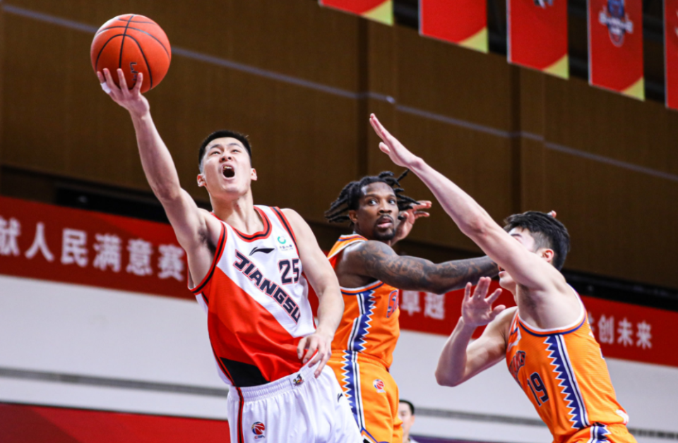 关于CBA季后赛赛前走向成谜，圣安东尼奥马刺防线松动，引发热议，轮换策略成焦点的信息