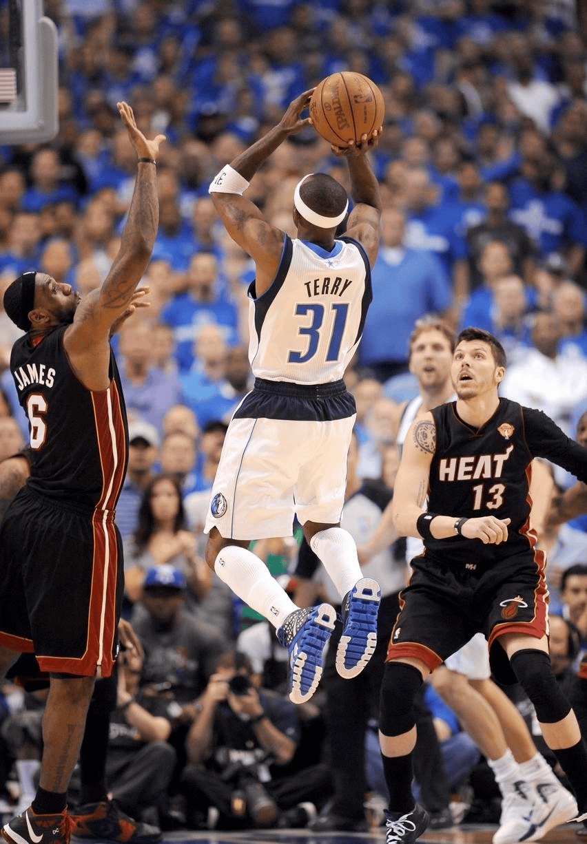 包含俄克拉荷马雷霆内部会议纪要流出：清晨状态回暖，NBA季后赛使命明确，阵容厚度经受考验的词条