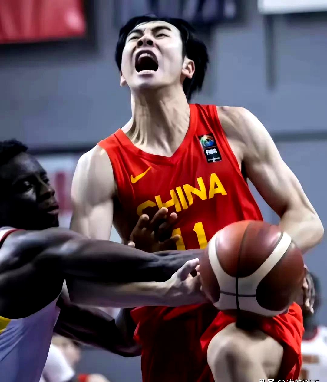 马赛训练开放日，今夜回应争议引欢呼，CBA季后赛在即，轮换策略成焦点的简单介绍