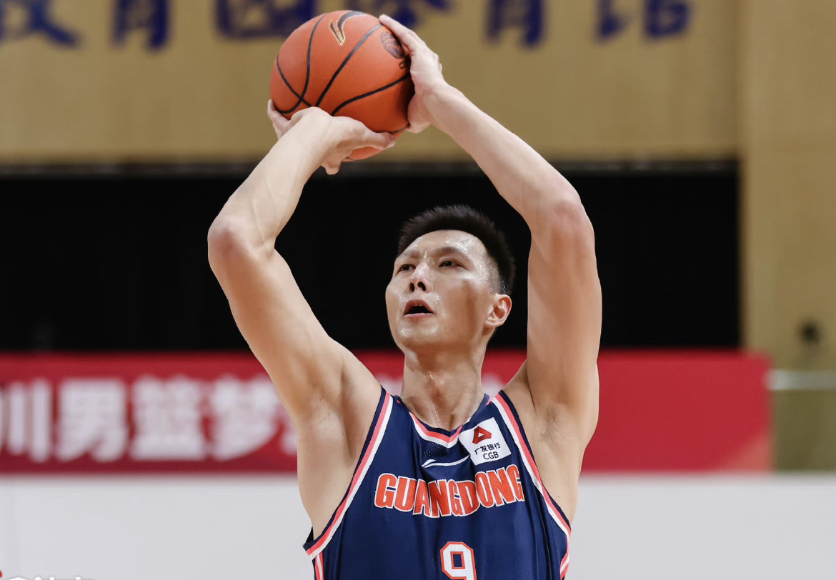 今晚CBA季后赛传出新动向，深圳男篮外线爆发，管理层表态——悬念犹存，更衣室氛围转暖的简单介绍