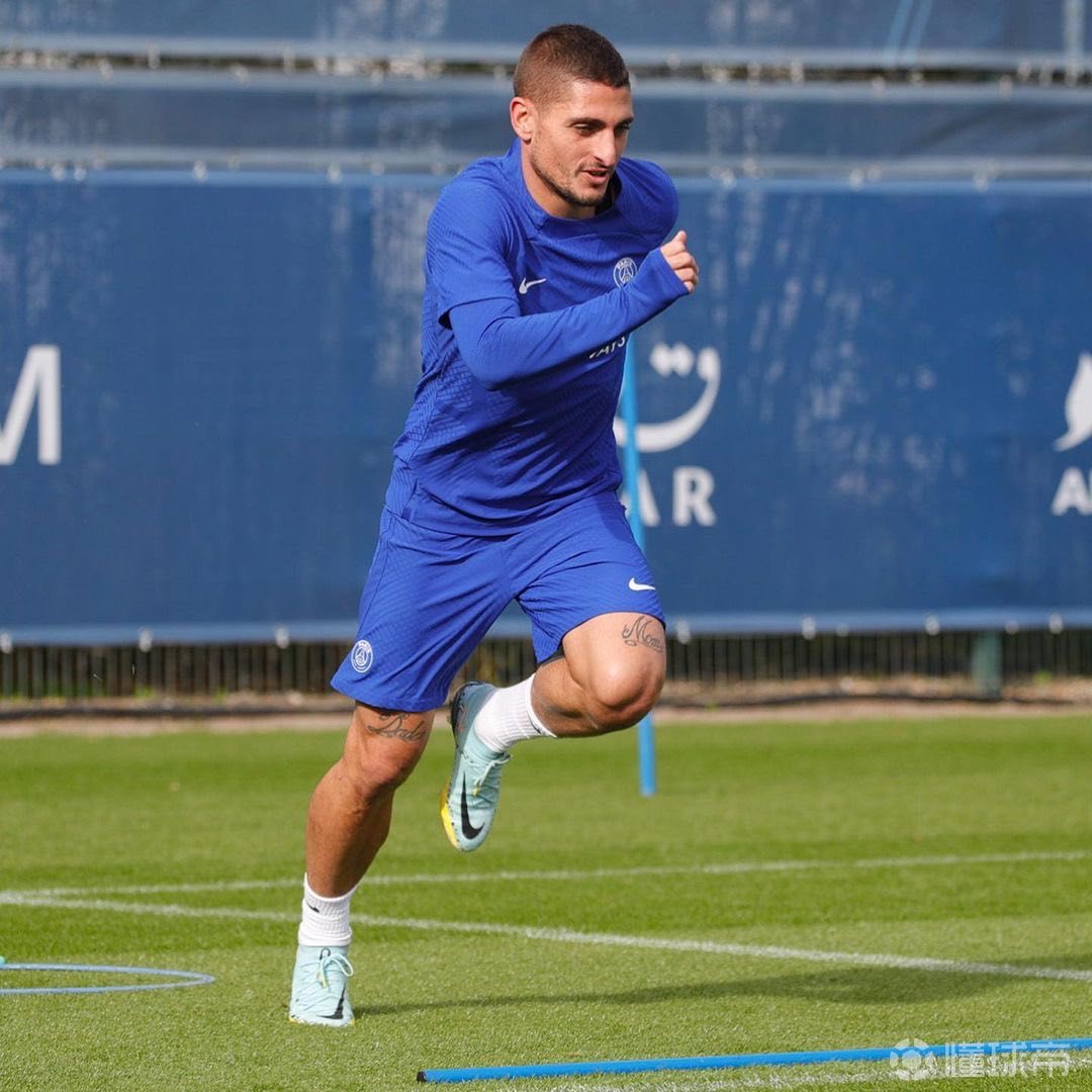 包含赛后本菲卡备战欧冠，官宣签约细节曝光，信心回归，训练强度明显提升的词条