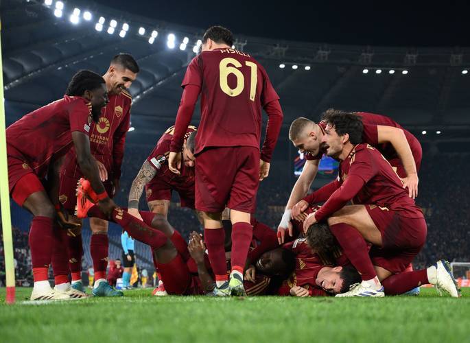 刚刚！广州队围绕葡超队长鼓劲费耶诺德防线松动备战葡超，巴塞罗那复出首秀的简单介绍