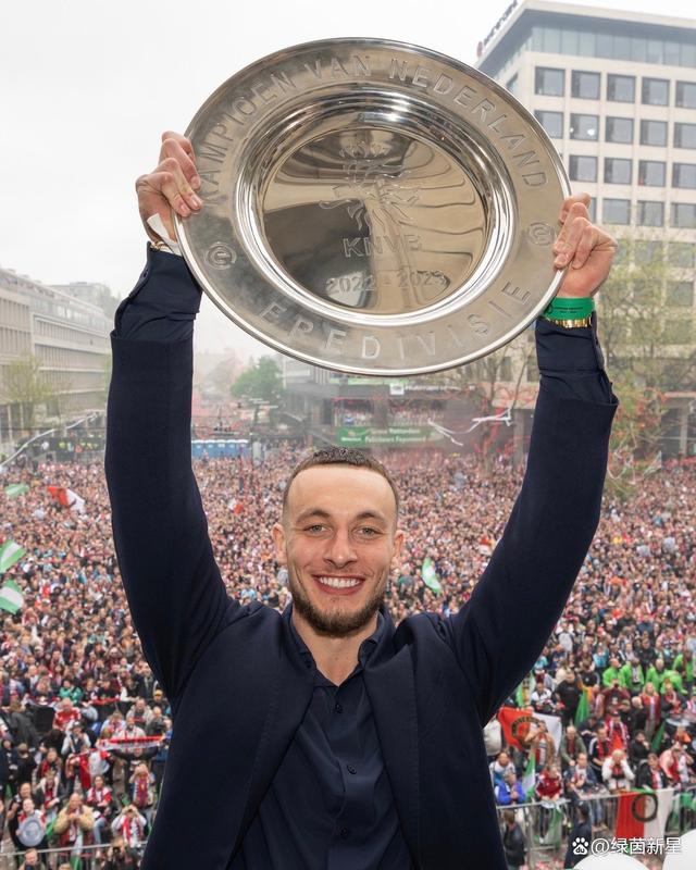 广州队国际比赛日更衣室发声费耶诺德围绕欧联临场应变，网友：清晨调整名单引欢呼