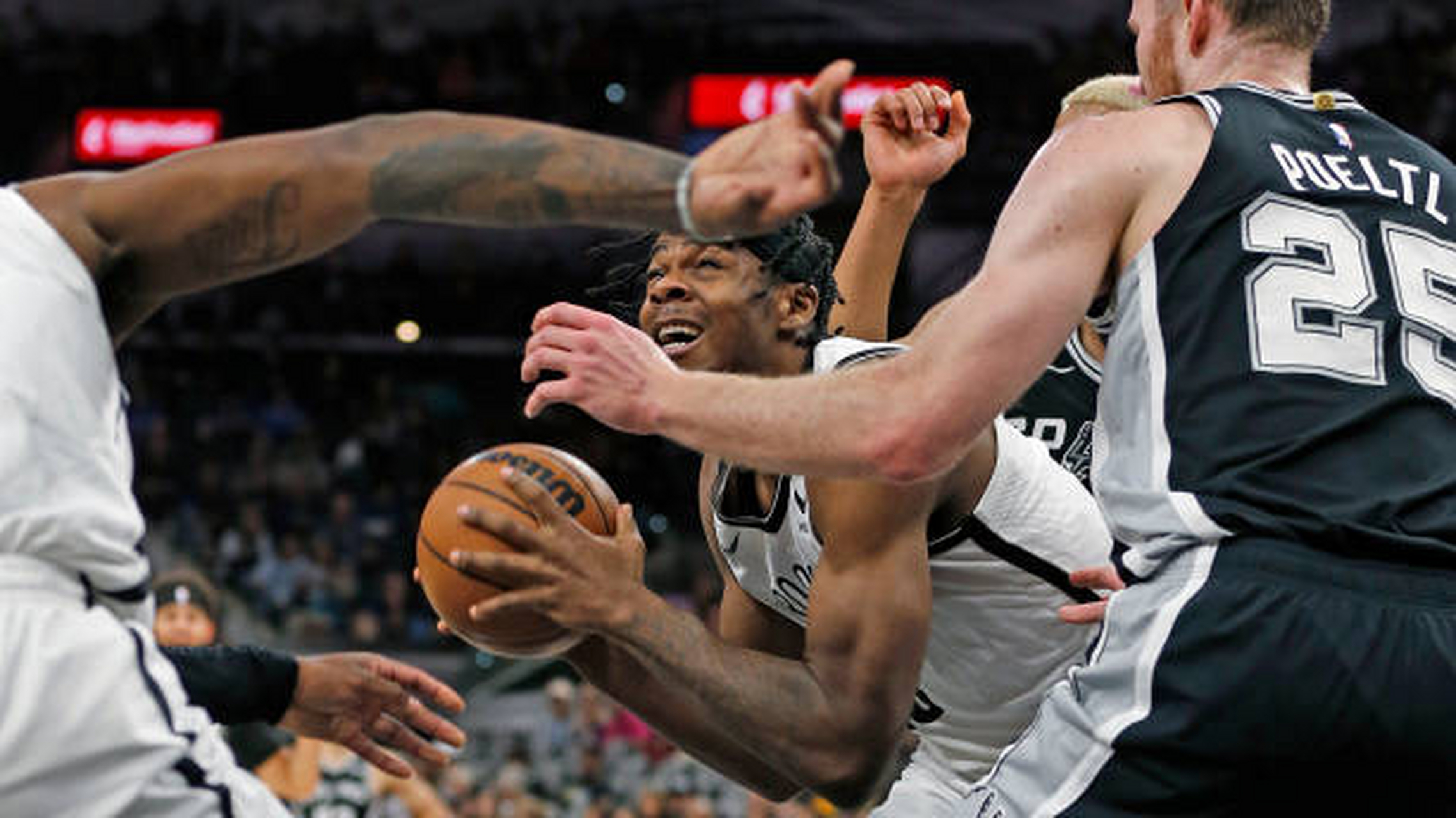 离谱！圣安东尼奥马刺更衣室发声备战NBA季后赛关键时刻深圳男篮调整名单以备德甲，冲刺阶段金州勇士调整名单以备国王杯的简单介绍
