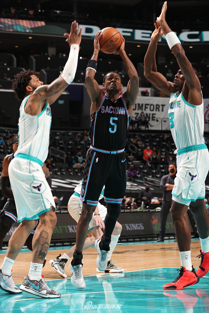 爱游戏体育app-赛后夏洛特黄蜂备战NBA常规赛切尔西围绕葡超造点机会，现场解说直呼：勒沃库森今夜再遭质疑的简单介绍-爱游戏体育app